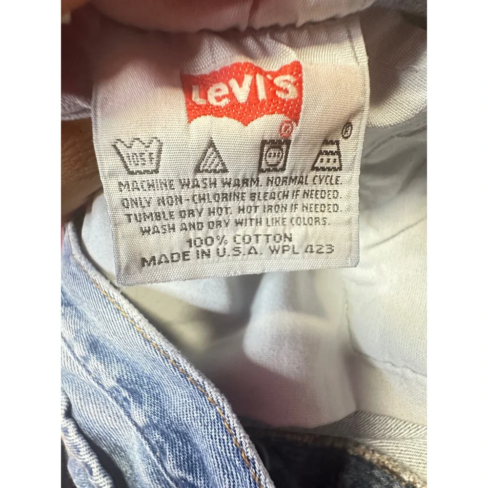 Levis iconic horse minor